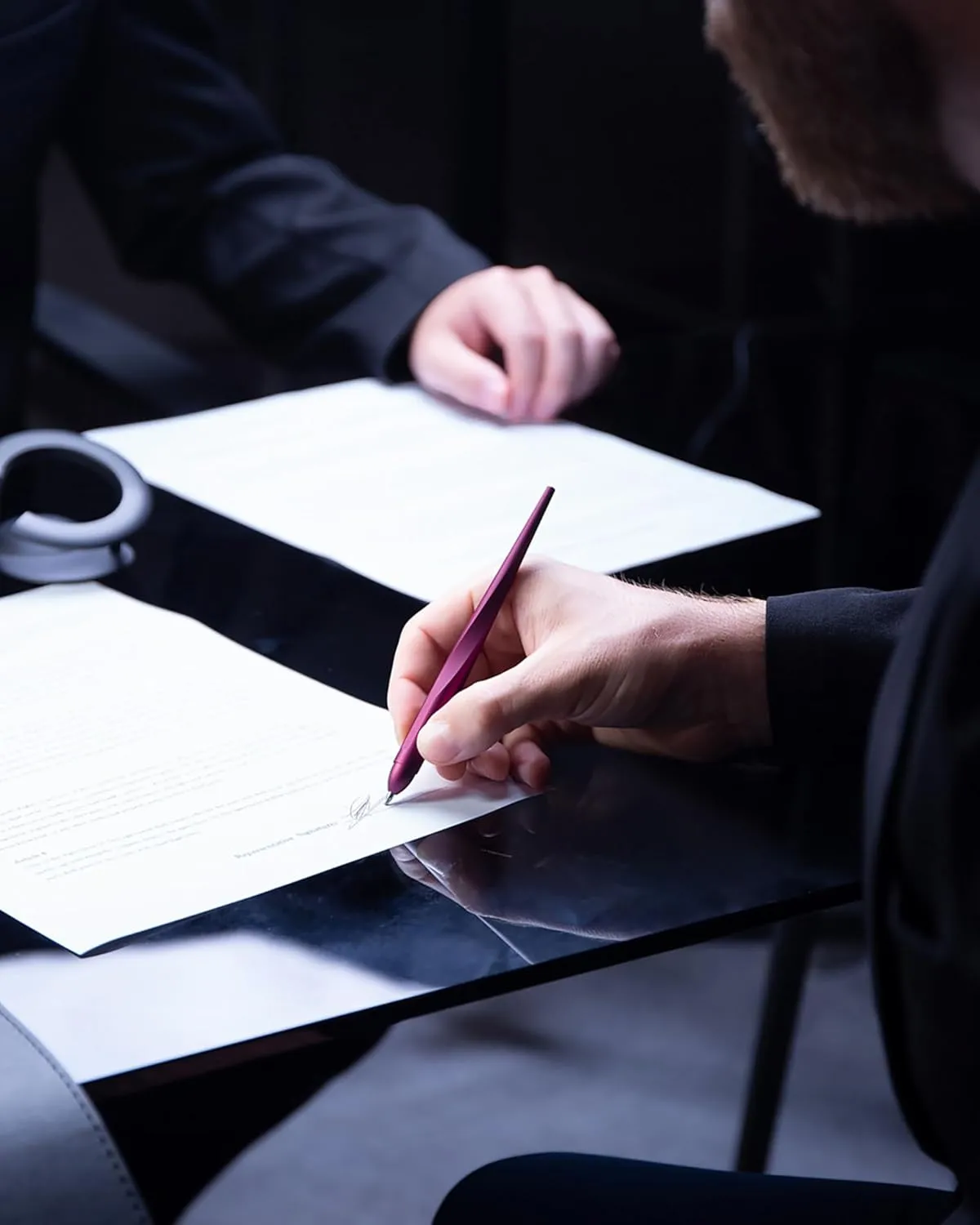 man writing with novium Hoverpen at an executive desk