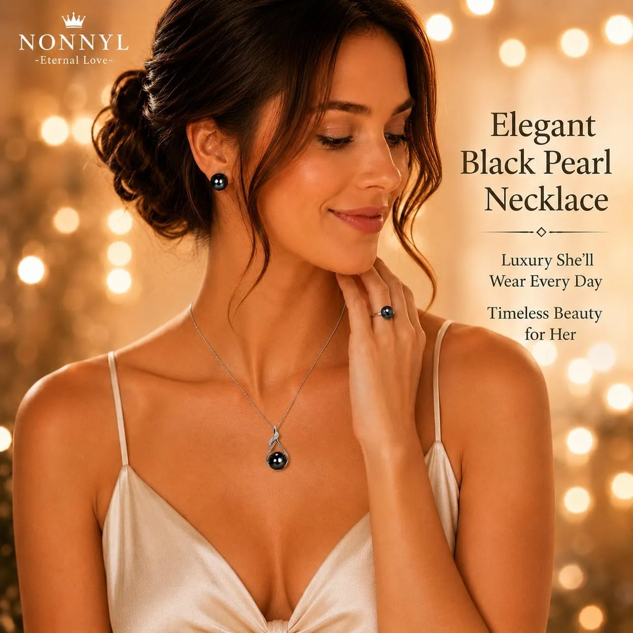 Black pearl necklace pendant detail